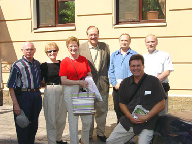 Представители Американского Библейского общества и алтайская переводческая группа в Горно-Алтайске.jpg