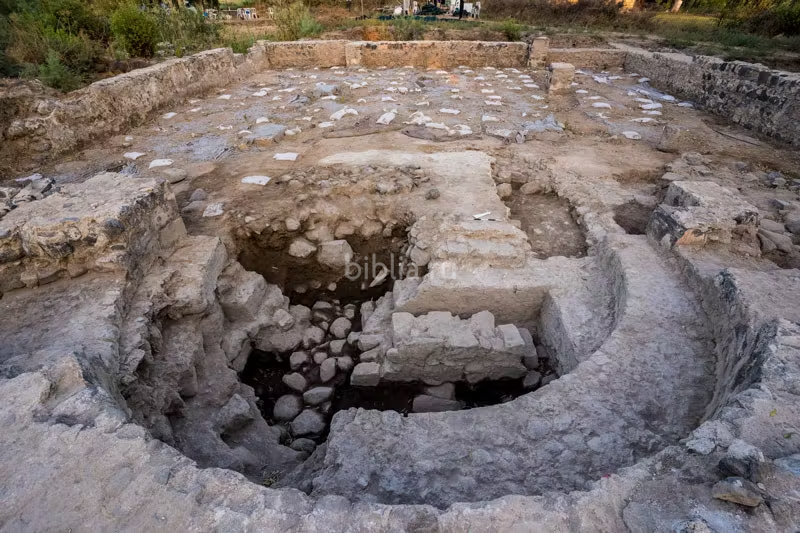 Остатки римской бани.png Остатки римской бани.png